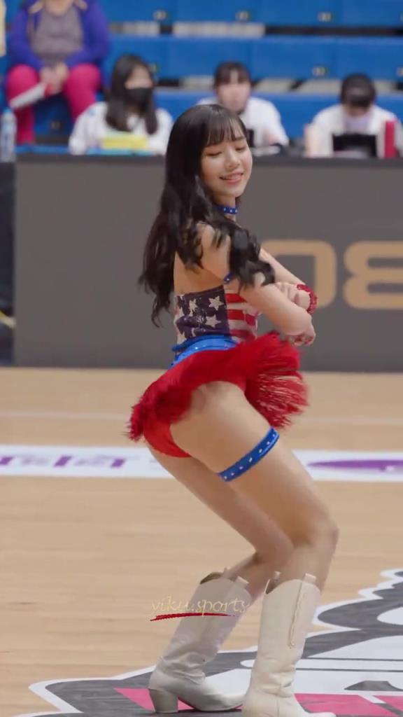 最好的啦啦隊(duì)小姐姐！自信，健康充滿活力！